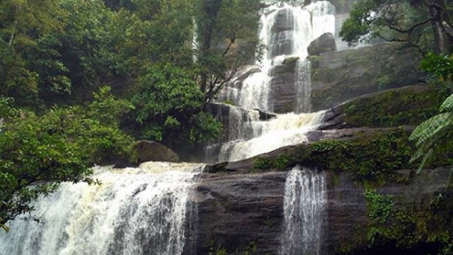Wisata Air Terjun dengan pemandangan menakjubkan Wisata Air Terjun dengan pemandangan menakjubkan
