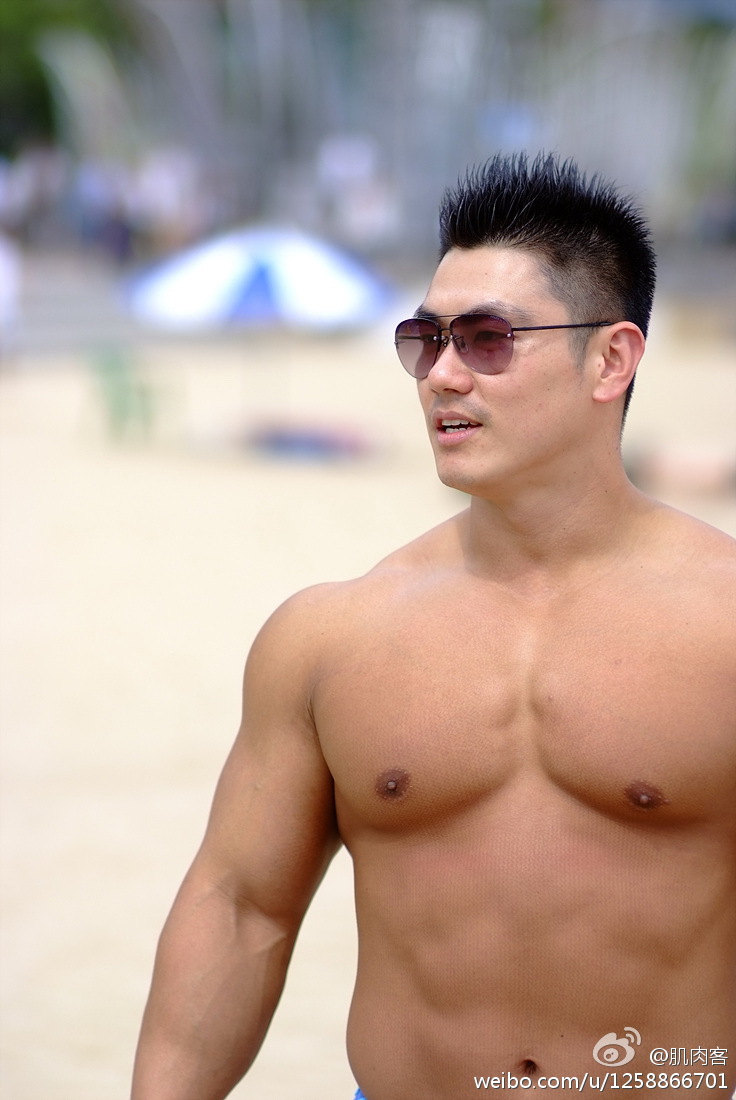 13 июня мужчина. Korean hunk. Korean Beefy guy. Bodybuilding handsome Korea. Cool Asian men in Summer.