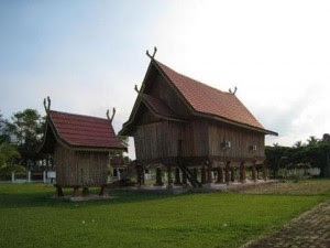 rumah adat jambi rumah tradisional rumah panggung jambi Gambar Rumah Adat Indonesia
