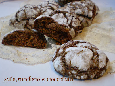 biscotti al cioccolato morbidi con granella di mandorle