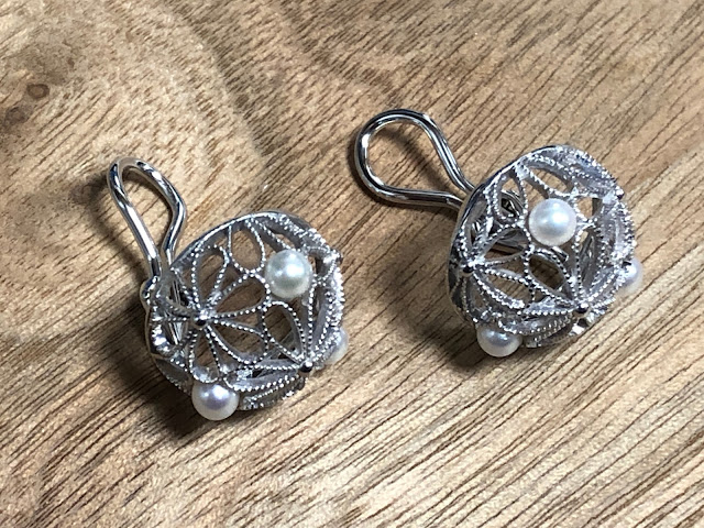 ヴィンテージ アンティーク マベパール 葉 唐草 覆輪デザイン イヤリング-