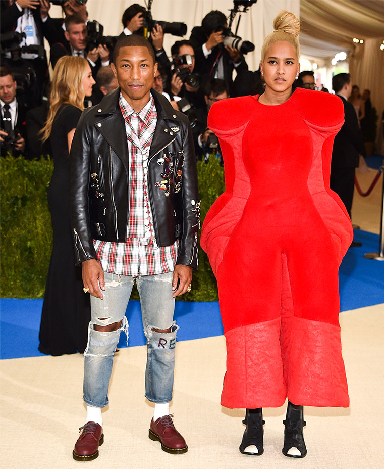 gala met Helen Lasichanh look Rei Kawakubo