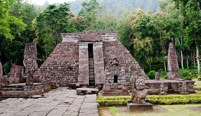 CANDI PENINGGALAN KERAJAAN MAJAPAHIT 