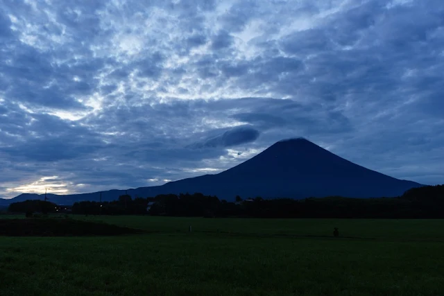 富士山と吊るし雲～朝霧高原