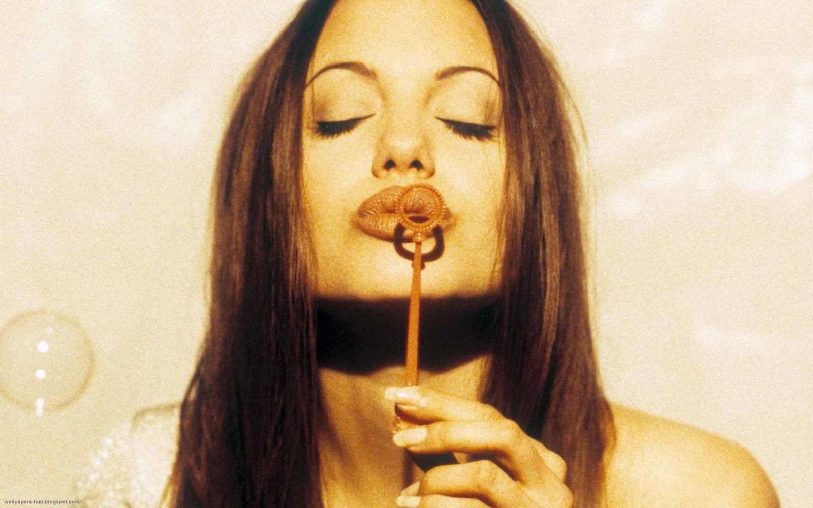 lifeimage123: 90 Angelina Jolie Hot Wallpapers