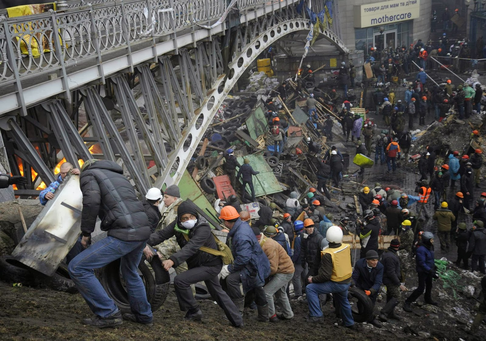 Украина сегодня час назад. Фоторепортаж с места событий. Майдан 2014 и сейчас.