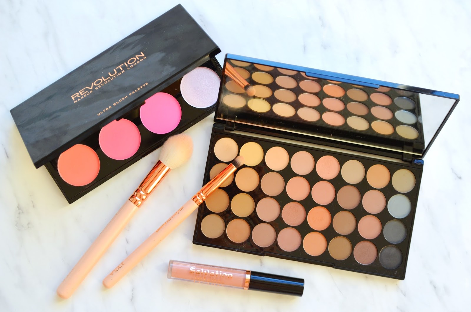 MAKEUP REVOLUTION Eyeshadow and Blush Palette review La Poudre Blog