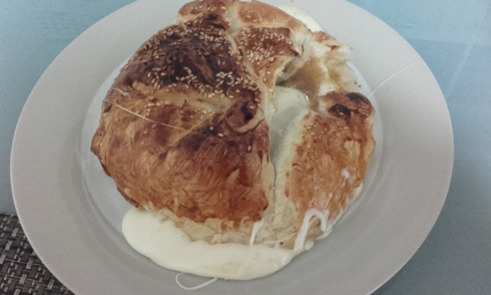 Prata da Casa: Entrada de queijo com massa folhada