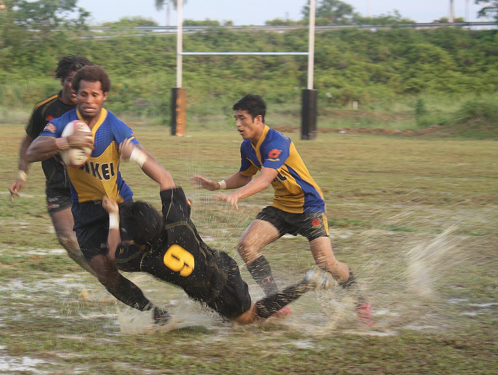 JALAN REBUNG A GOOD RUGBY TACKLE