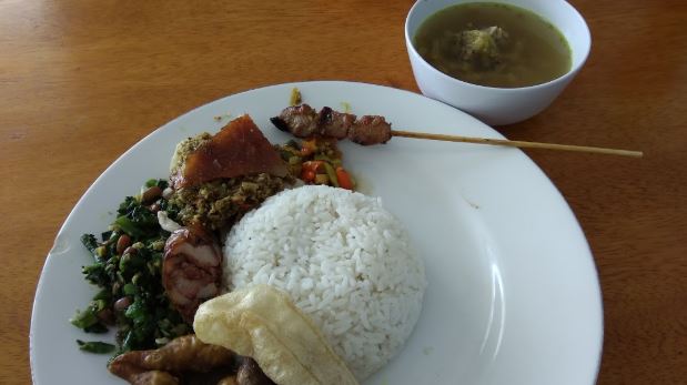 5 Tempat Makan Murah Dan Enak Di Seminyak Bali
