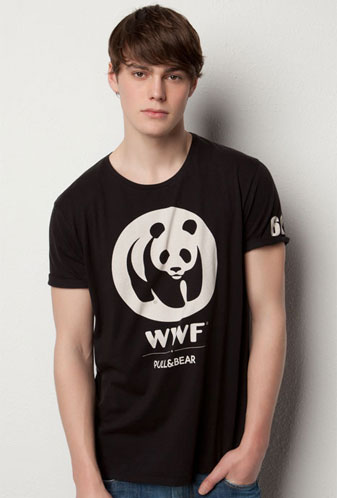 camiseta la Hora del Planeta WWF y Pull and Bear hombre