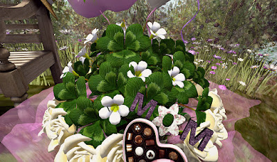 CJ%2BHappy%2BMother%2BDay%2Bclover%2BBasket%2Bwith%2Bsweets%2B%252B%2Bballoons-05.jpg