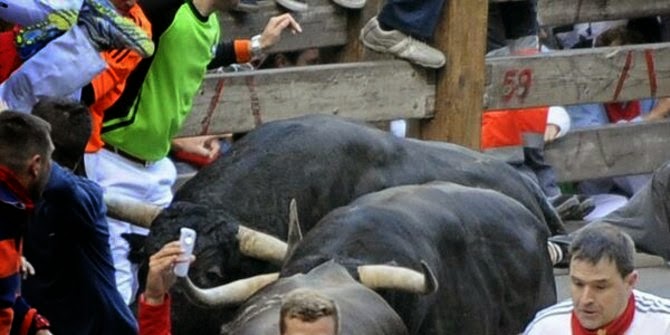 Selfie Saat Dikejar Banteng Selfie Saat Dikejar Banteng