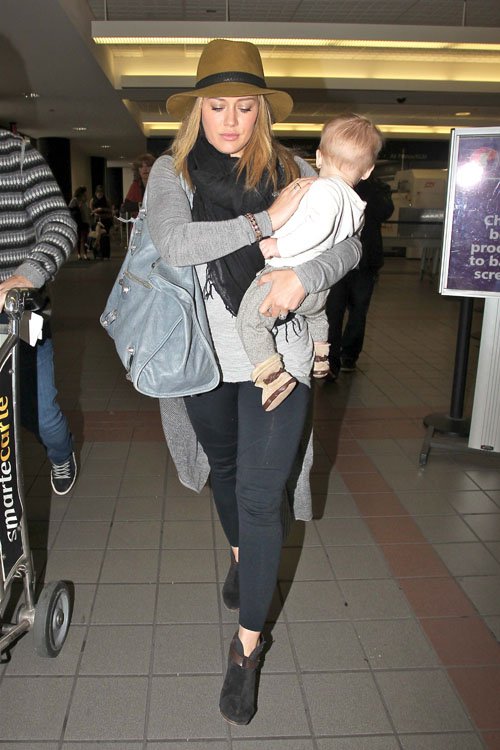 Gossip Journal: Hilary Duff at LAX airport