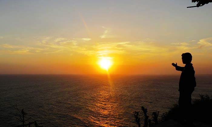 Foto Orang Sunset Di Laut - Foto Foto Keren