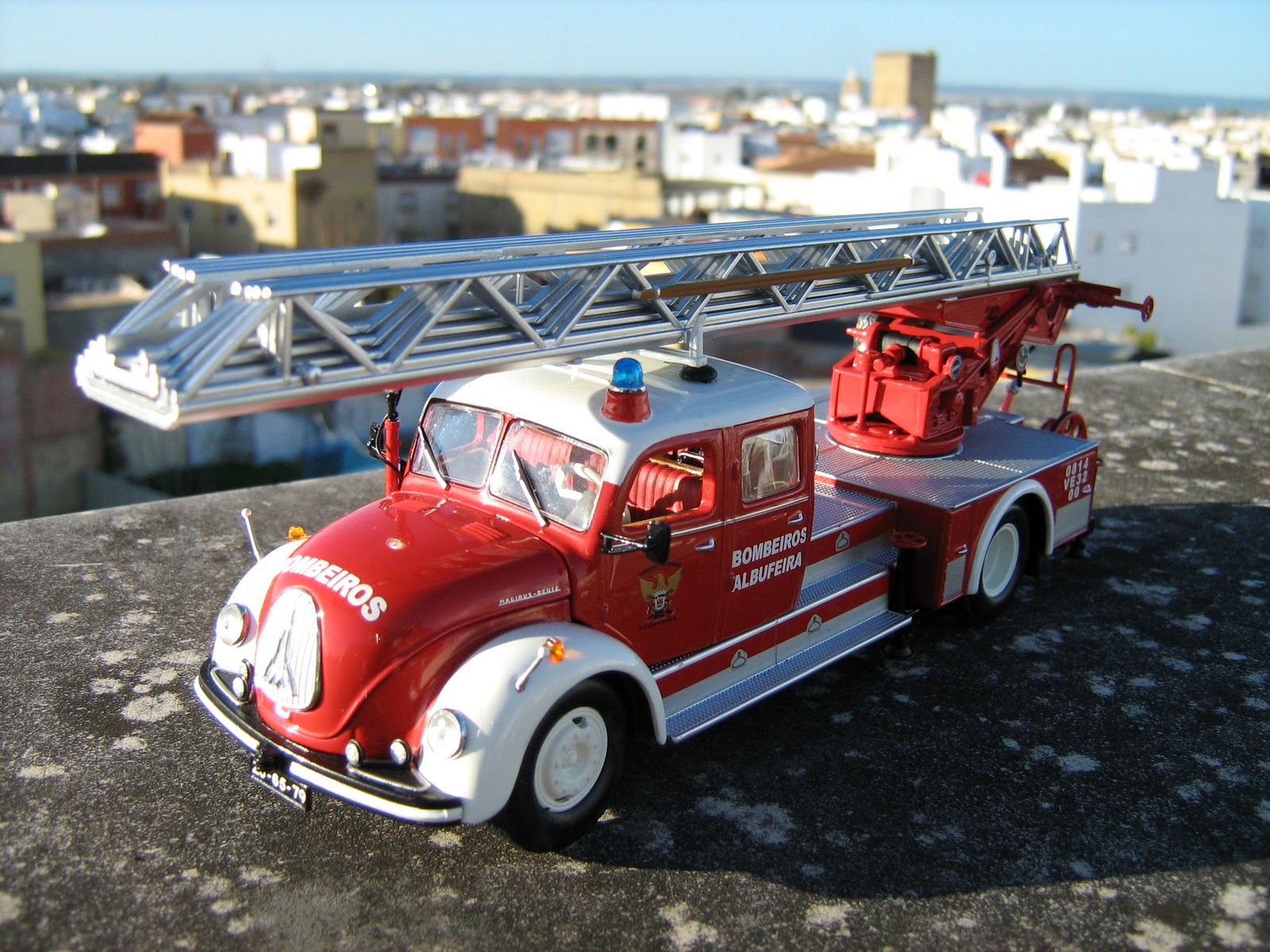 Minichamps. E: 1/43. Magirus-Deutz 6500S Magirus-Leiter DL30. Pompiers ULM-DO