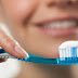 ΣΟΚΑΡΙΣΤΙΚΟ! Με τι πλένουμε τα δόντια μας; Διαβάστε τη περιεχέι μια οδοντόκρεμα και θα πάθετε πλάκα