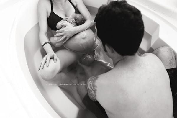 She thought that she's having a normal delivery for her twins! She was left in awe after she saw her second baby! She thought that she's having a normal delivery for her twins! She was left in awe after she saw her second baby!