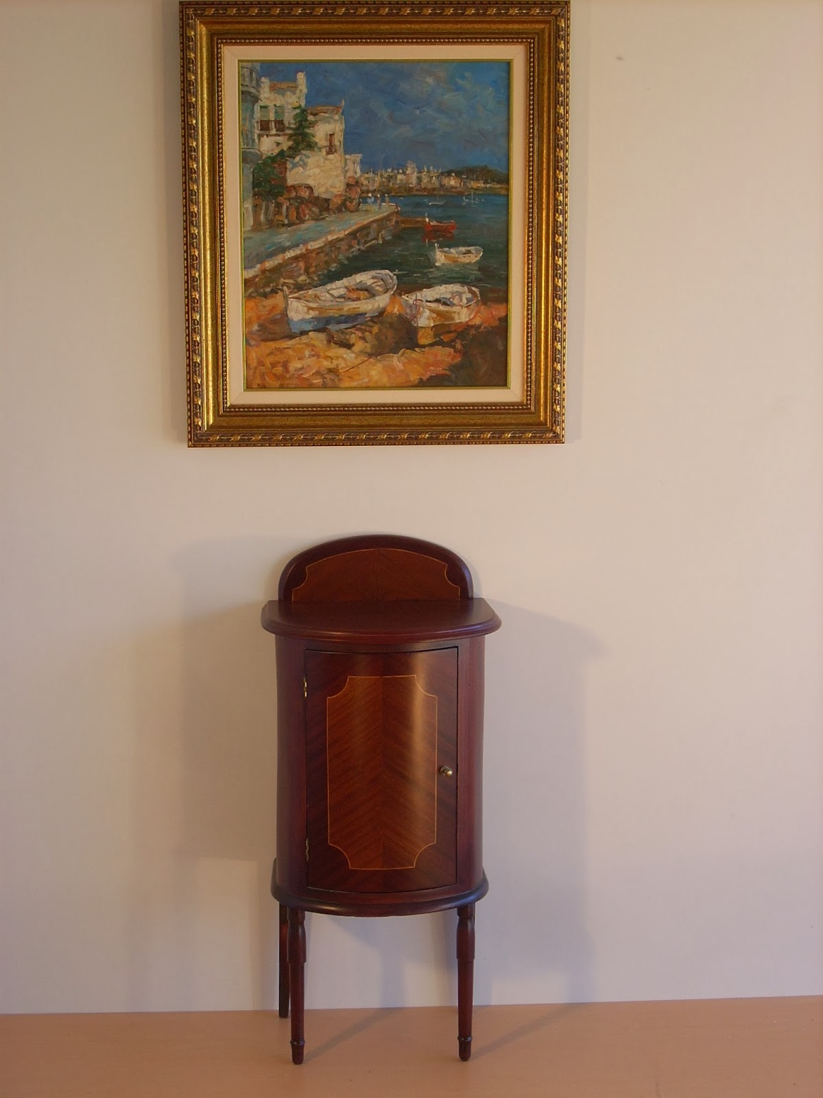 VENTA DE MUEBLES ANTIGUOS RESTAURADOS NATURMOBLE MESITA CURVADA COLOR