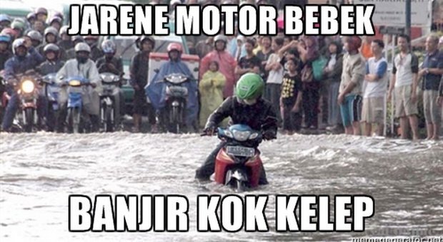 Pengendara Motor Di Indonesia Memang Unik. Ini Buktinya! Pengendara Motor Di Indonesia Memang Unik. Ini Buktinya!