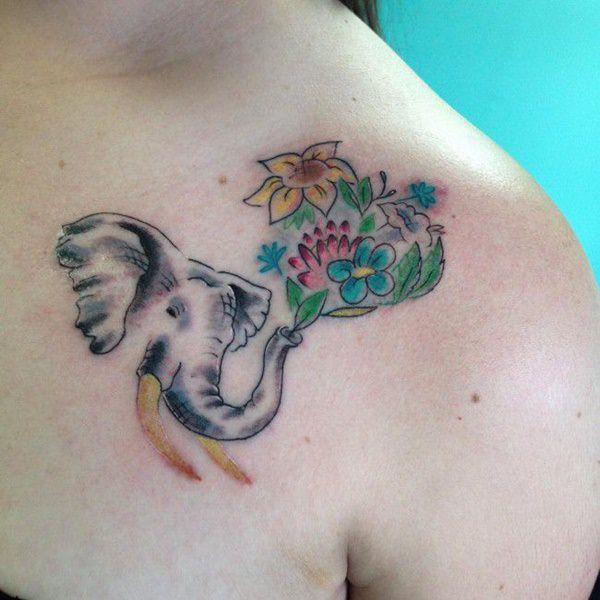 Tatuagens femininas na clavícula Tatuagens femininas na clavícula