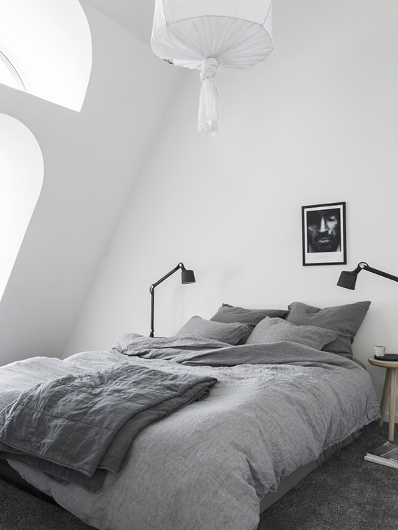 Cozy attic bedroom. Styling by Pella Hedeby, photos by Sara Medina Lind for Lenca Properties
