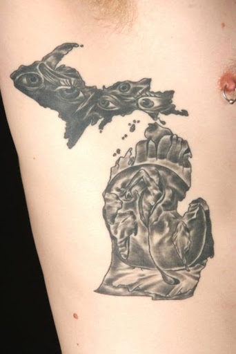 Este fantástico torácica tatuagem