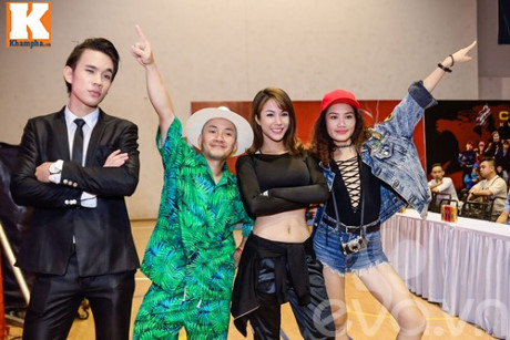 Huong Giang Idol vang mat, Tien Dat choi troi voi 