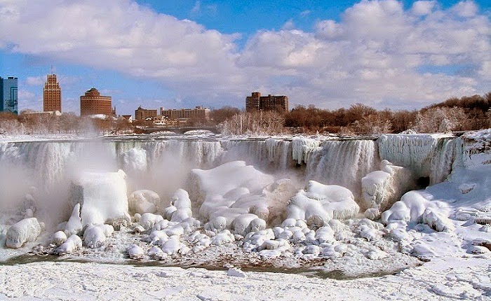 Frozen Niagara Falls Canada 2014