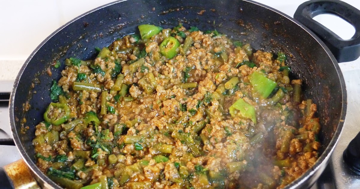 This Muslim Girl Bakes Keema Curry with Green Beans + Jalapenos.