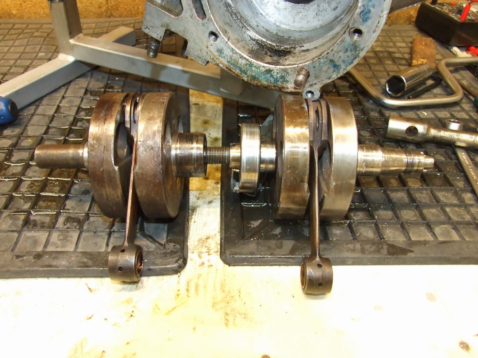 Classic Motorbikes 5. Ariel Golden Arrow 2nd Engine Strip