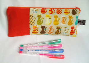 estuche de tela con gatos de patchwork
