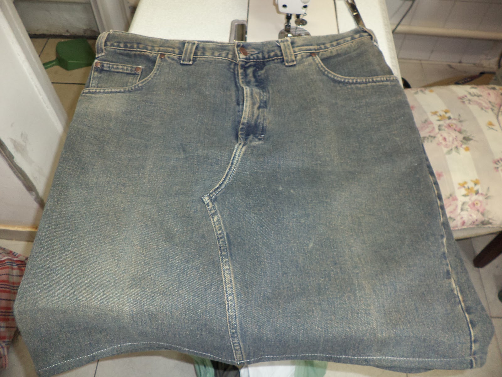 customização de saia jeans com renda