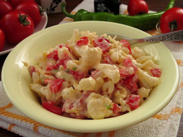 Салат из цветной капусты и помидоров