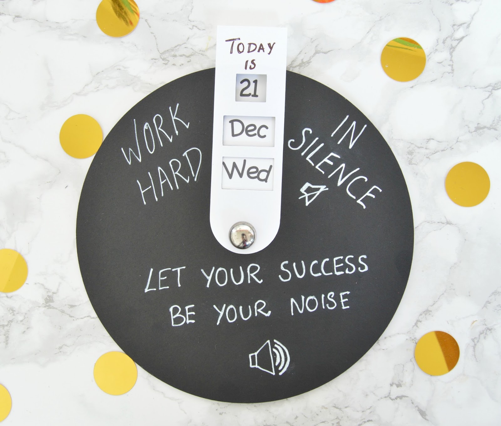 Vikalpah DIY Round Perpetual Calendar With Free Printable Template vikalpah-diy-round-perpetual-calendar-with-free-printable-template