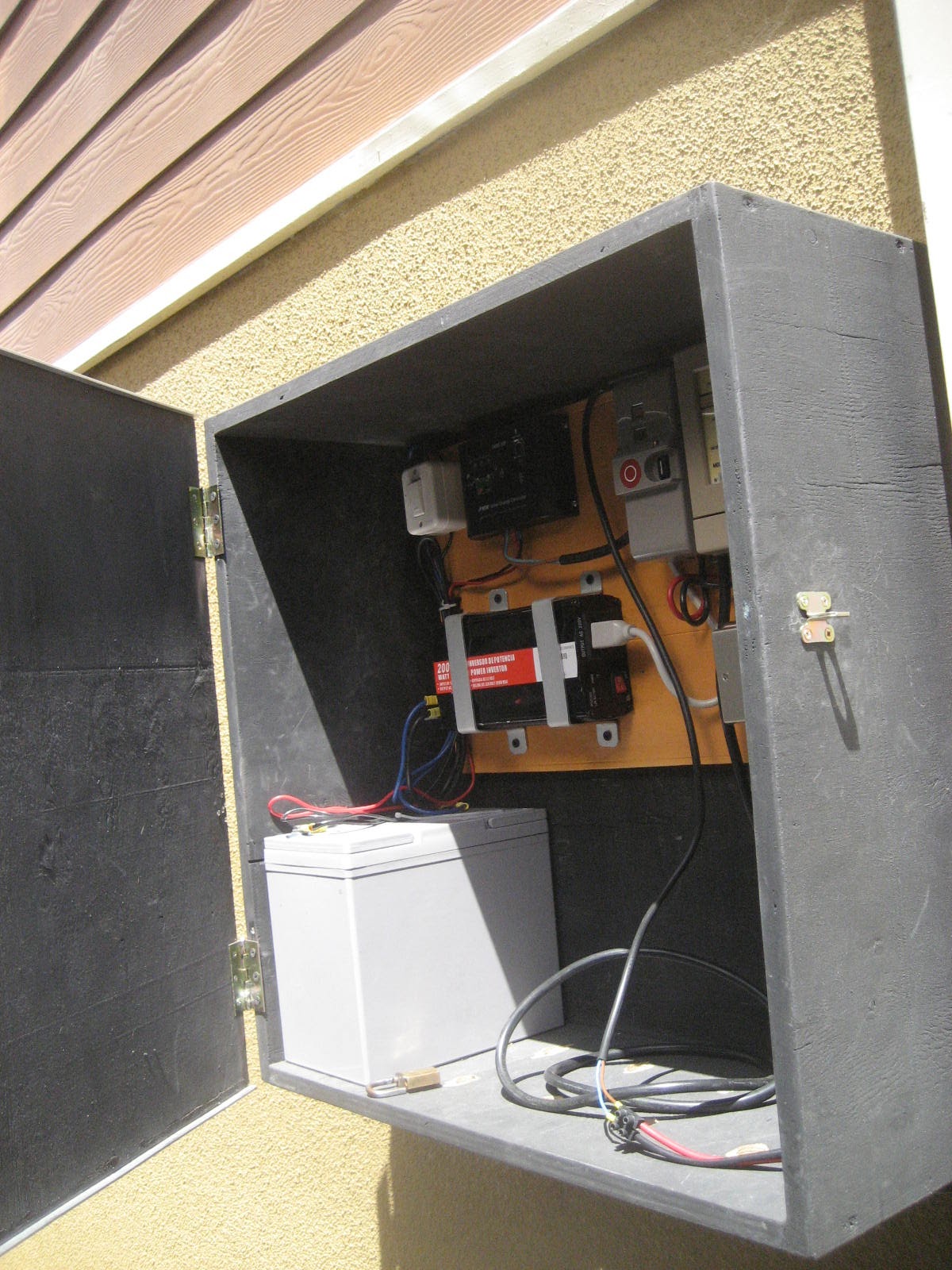 ConceptoSolar: Proyecto Fotovoltaico/ Iluminación patio jardín.