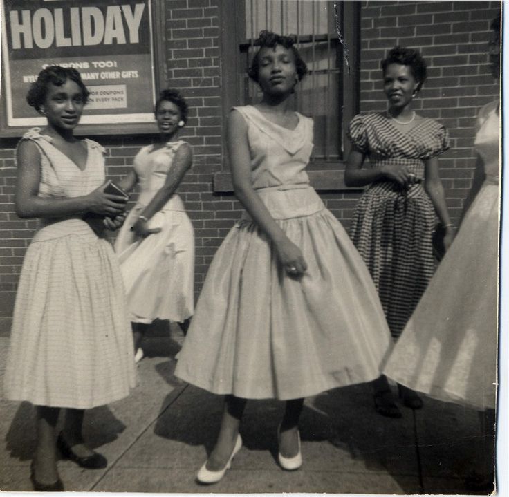 These 31 Vintage Snapshots Of 50s African American Women In