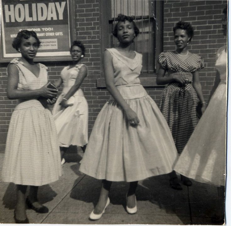 These 31 Vintage Snapshots Of 50s African American Women In Dresses Are So Beautiful ~ Vintage