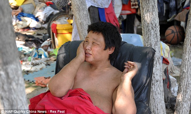 mother stabbed baby 90 times with scissors