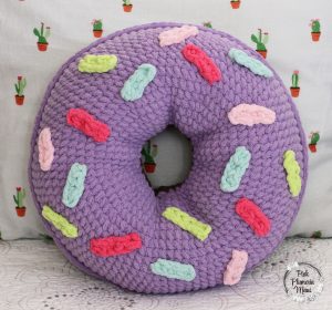 pion Hou op Klap Big Donut Cushion Free Crochetpattern - Groot Donut Kussen Haakpatroon  Gratis