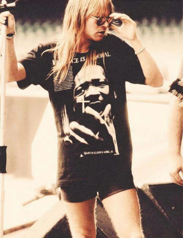 22 Amazing Vintage Photographs Prove That Rock Stars Can Rock Short