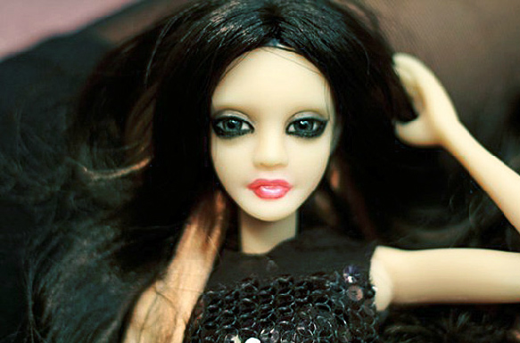 Barbies dark haired Barbie Fashionistas