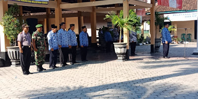 UPACARA BENDERA HUT KORPRI KE 47 DAN HUT PGRI KE 73