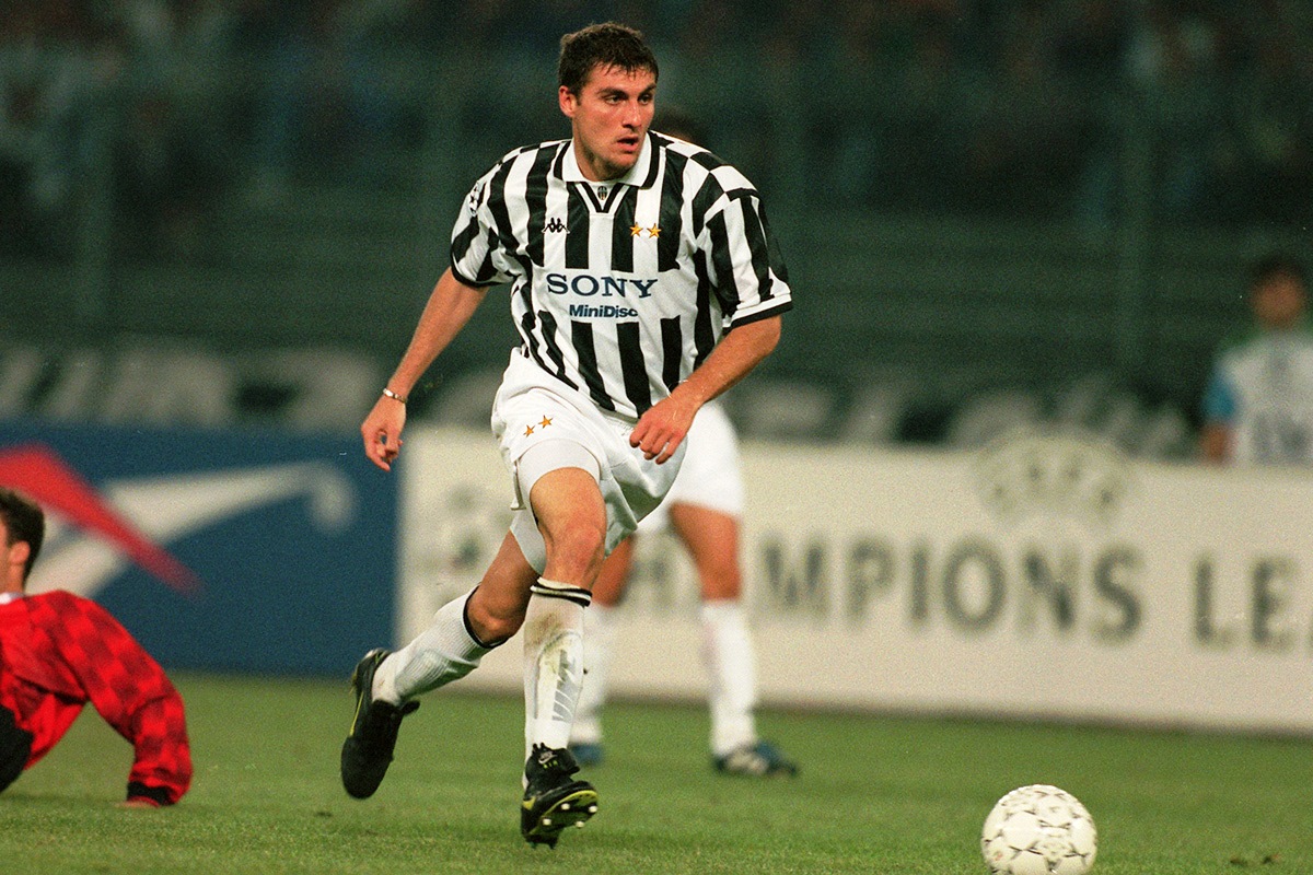 Champions_League_1996-97_-_Juventus_vs_Manchester_Utd_-_Christian_Vieri.jpg