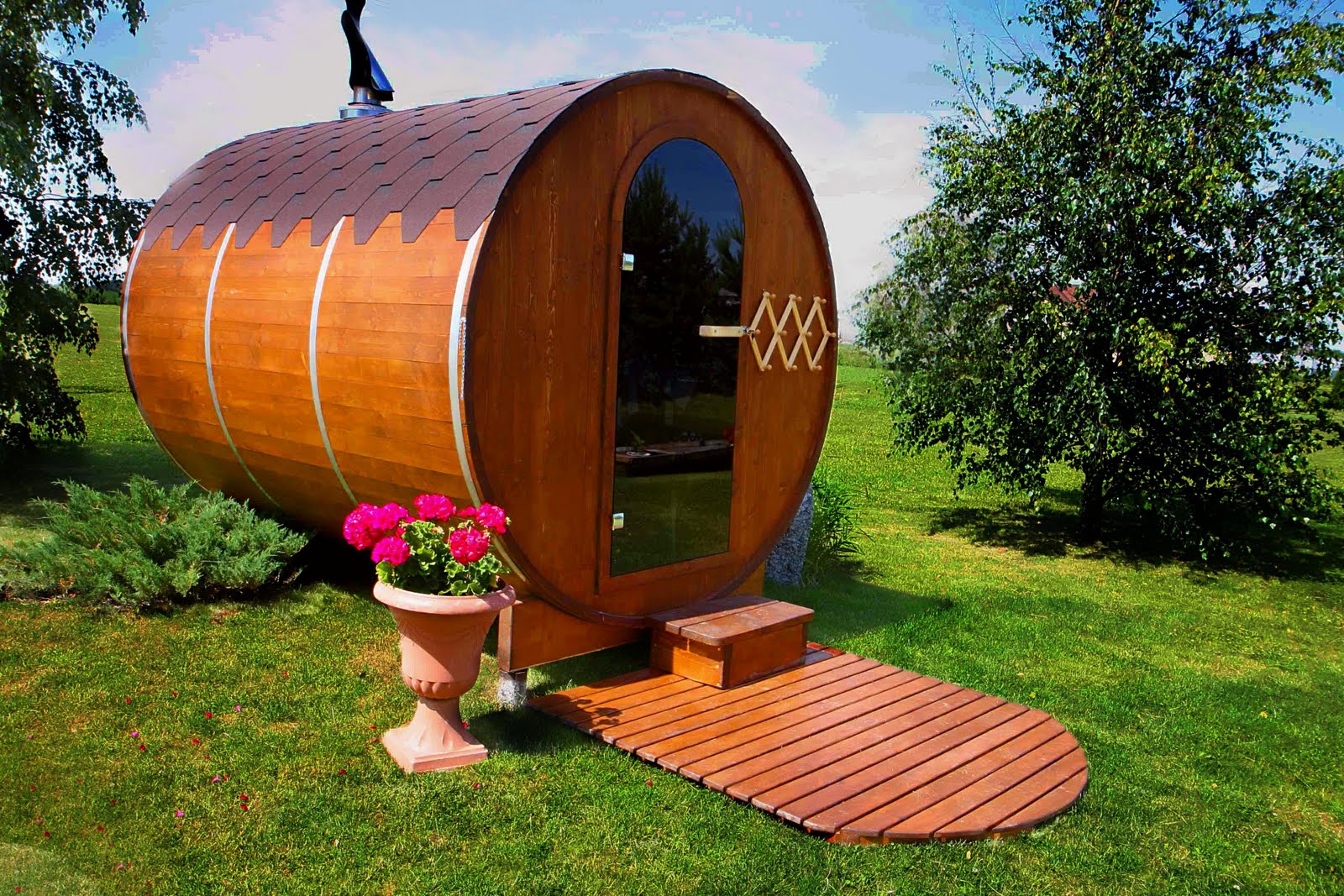 баня бочка 2. баня квадро бочка под ключ. декор бочки для воды на даче. бочка под дачу. бочка под дачу.