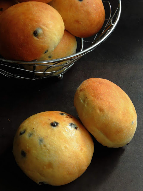Eggless Chocolate chips buns