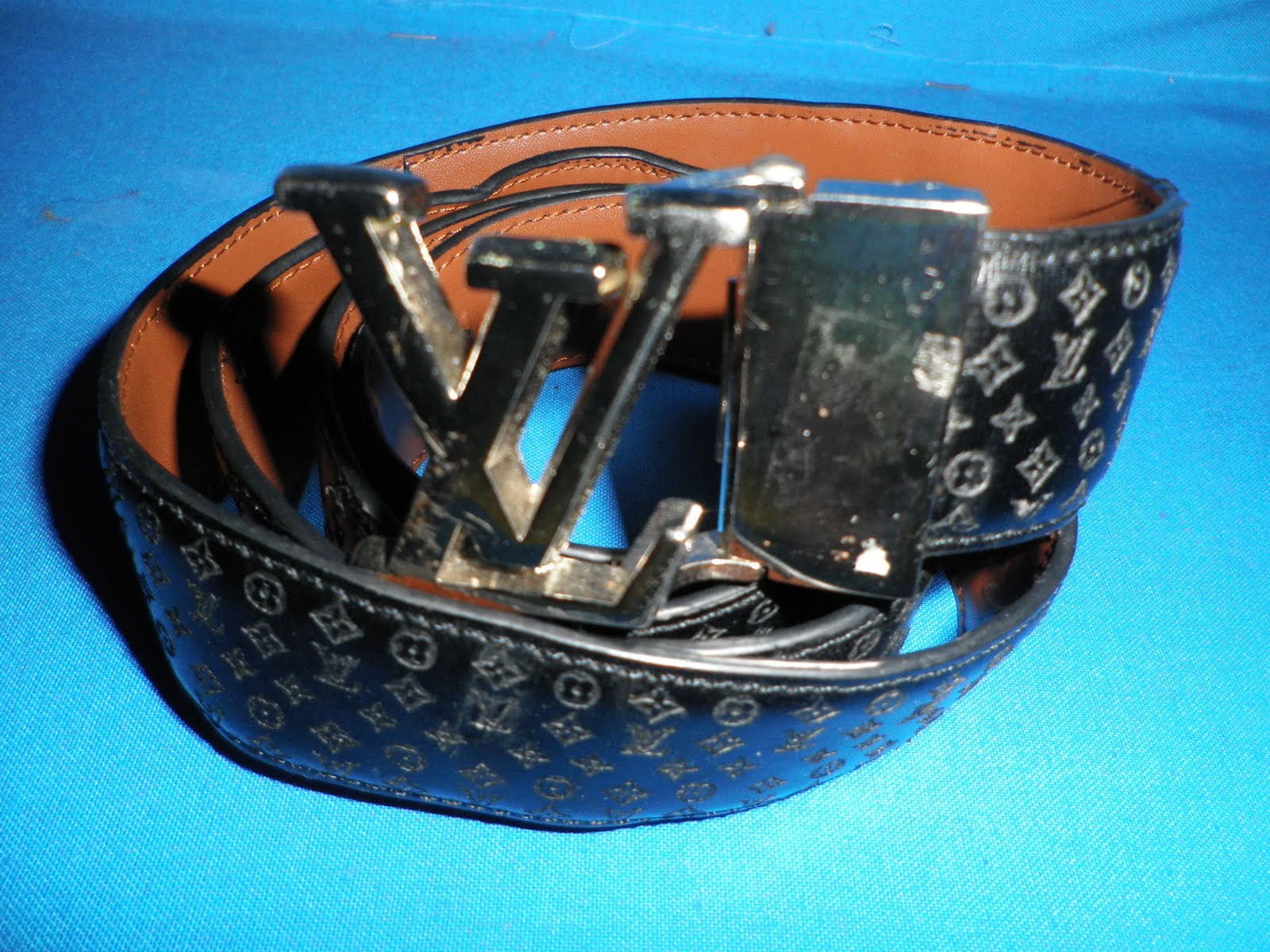 AFBUNDLE CLOTHING: ORIGINAL LOUIS VUITTON BELT(SOLD)