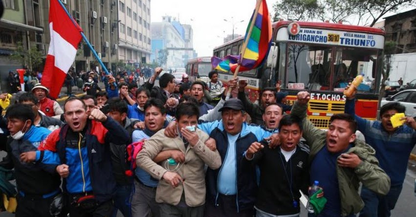 Pedro Castillo maneja un «doble discurso», según secretario de Organización y Defensa del Sutep, Lucio Castro Pedro Castillo maneja un «doble discurso», según secretario de Organización y Defensa del Sutep, Lucio Castro