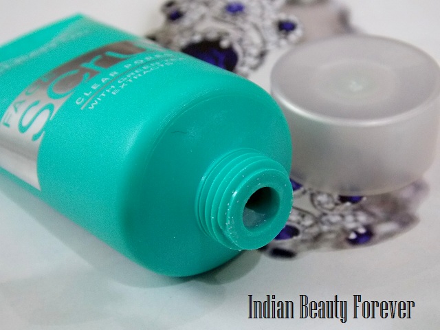 Lakme clean up clear pores face scrub with green tea extracts Review