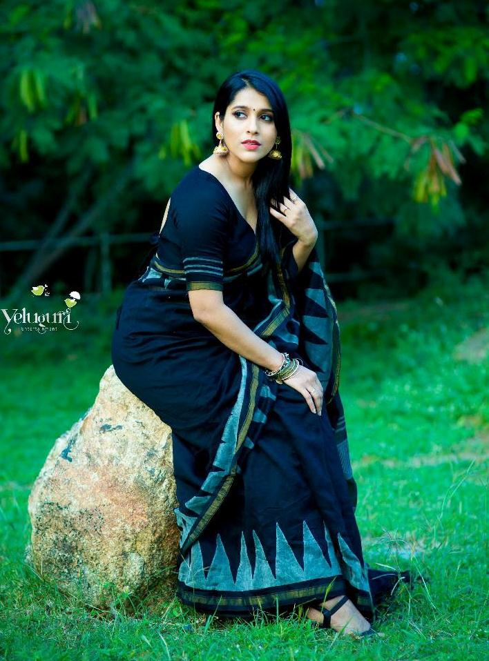 Indian TV Anchor Rashmi Gautam Photo Shoot In Black Saree | CineHub